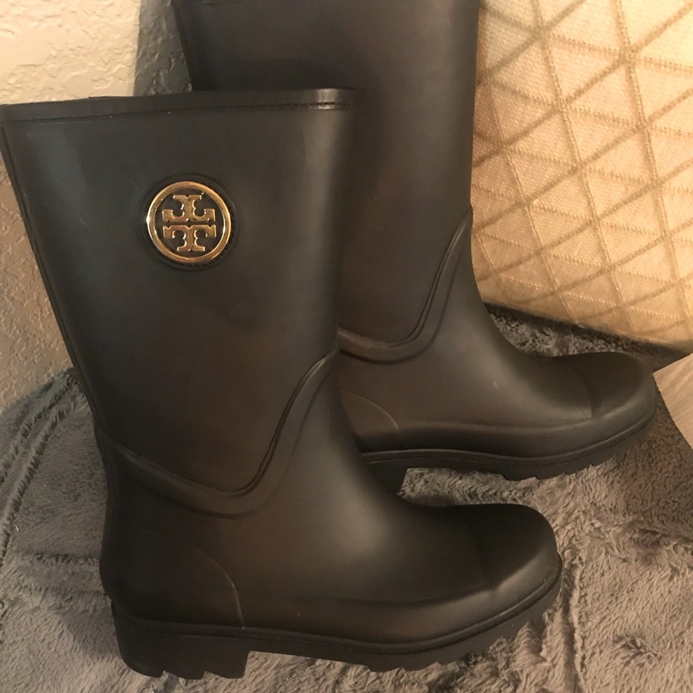 Authentic Tory Burch rain boots size 6